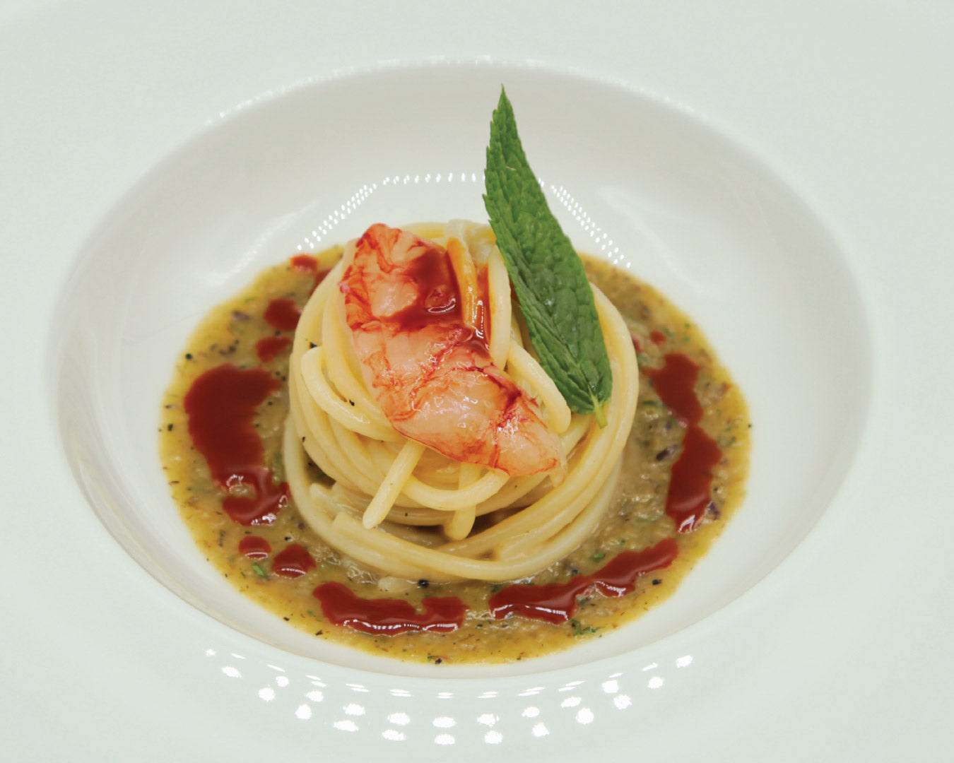 Spaghettone al Pesto di Cipollotto Bruciato al Basilico ed Elisir "Message in the Bottle"